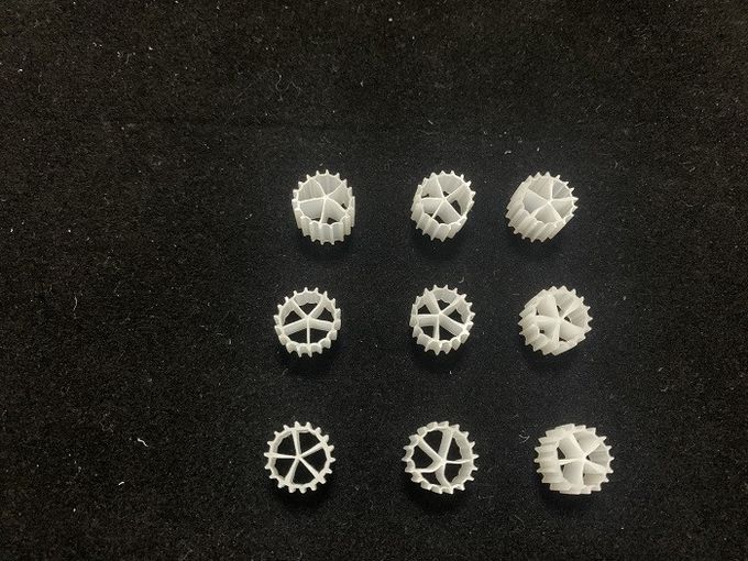 Corpo filtrante trattato del polietilene dell'acqua di scarico industriale 11X7mm 0