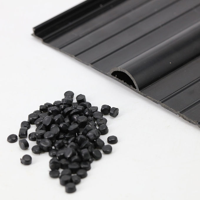 i granelli di plastica bianchi del PVC 1.6g/cm3 hanno espulso prodotto 0